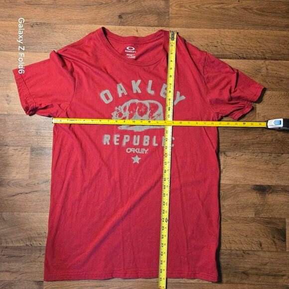 Oakley republic red & white tshirt size large - Picture 3 of 6